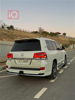 تۆیۆتا لاند کروزەر